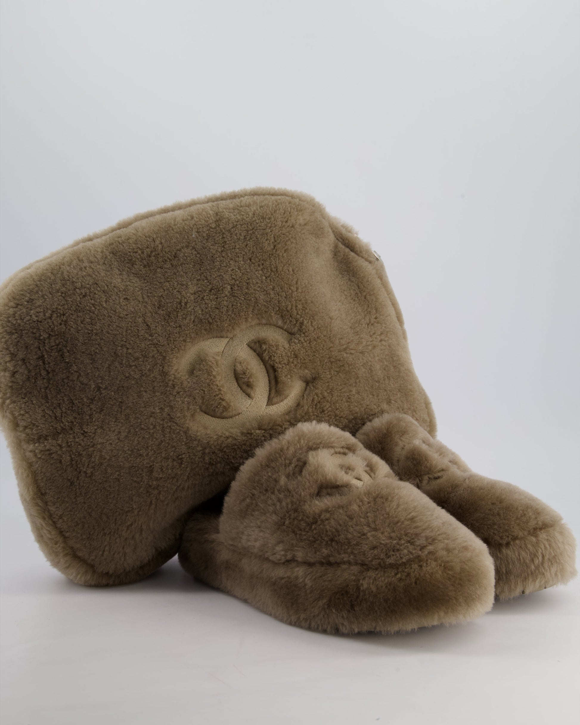 *HOT* Chanel Taupe Brown CC Shearling Platform Mules & Large Make-Up Pouch Size EU 39