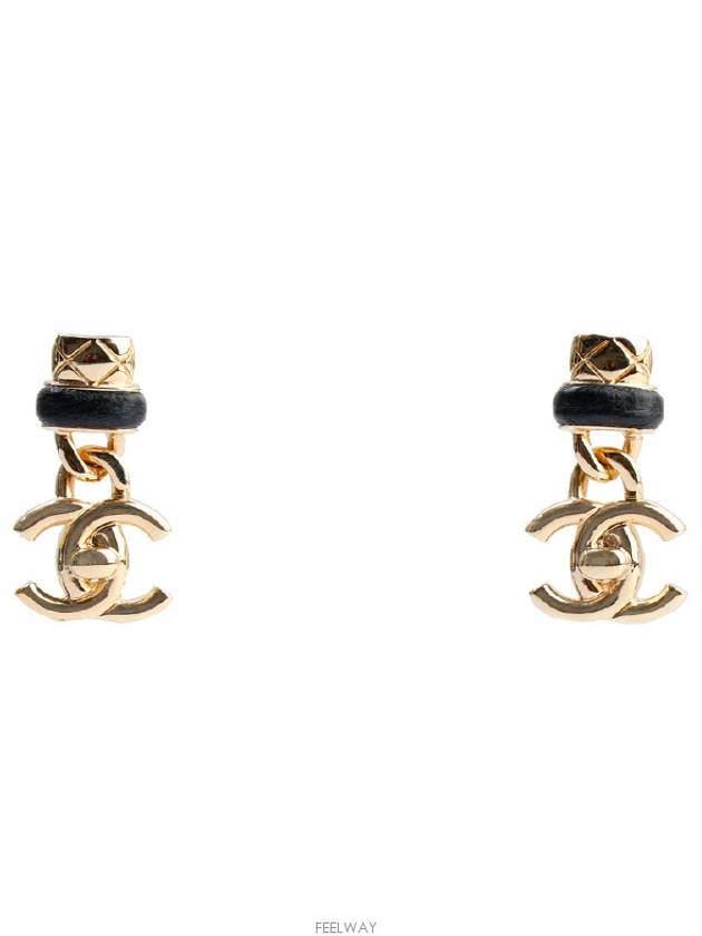 Turn lock CC logo drop earrings champagne gold 71937