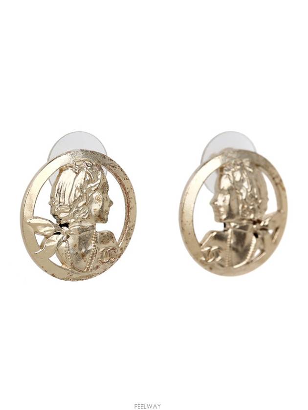 women earrings