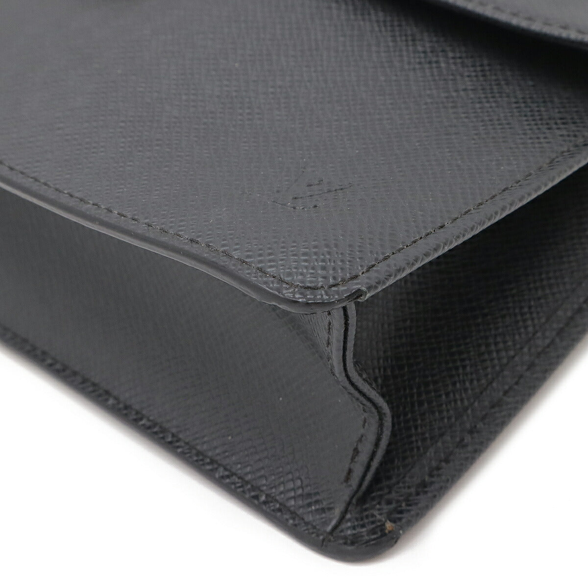 Louis Vuitton Taiga Leather Clutch Bag