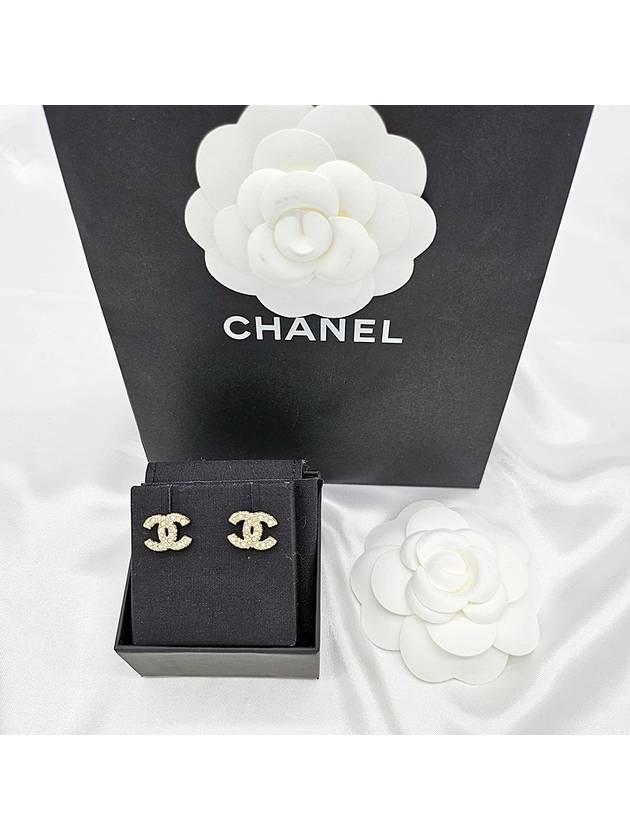 Women's CC Logo Pearl Pearl Earrings Gold