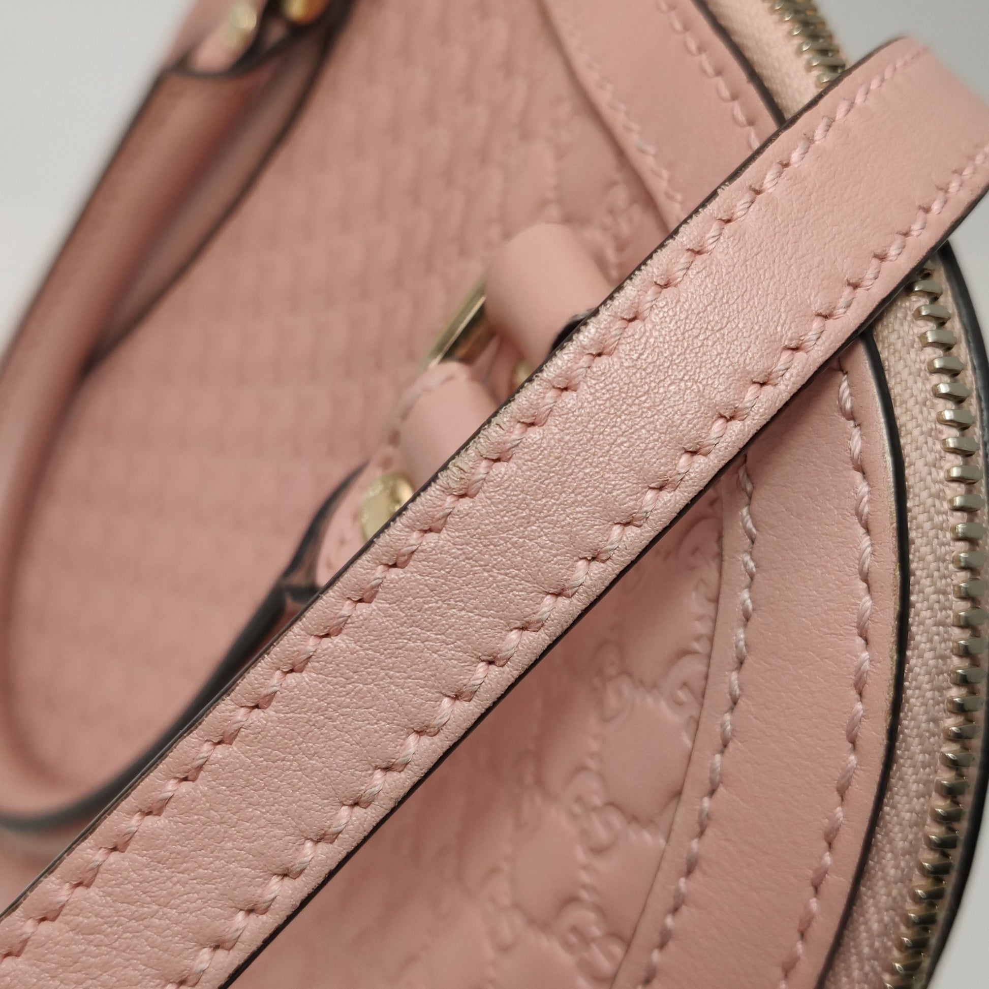 Gucci GG Canvas Crossbody Bag 250423781161687