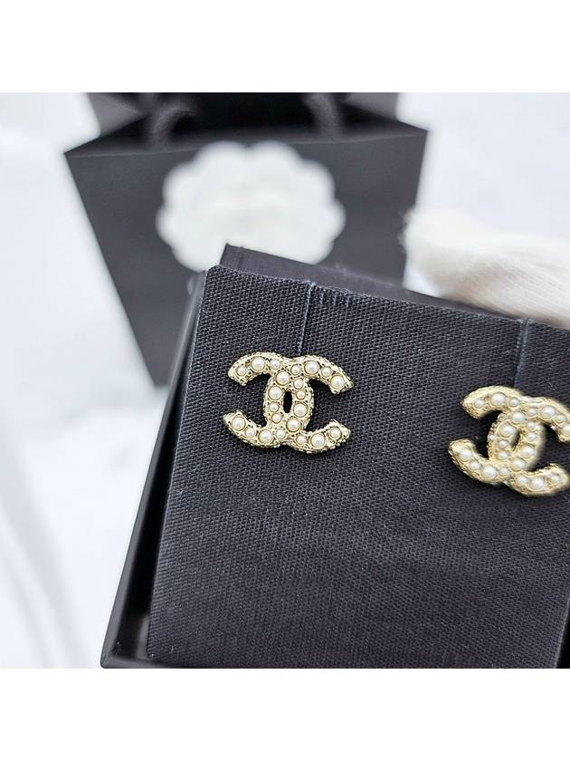 Women's CC Logo Pearl Pearl Earrings Gold
