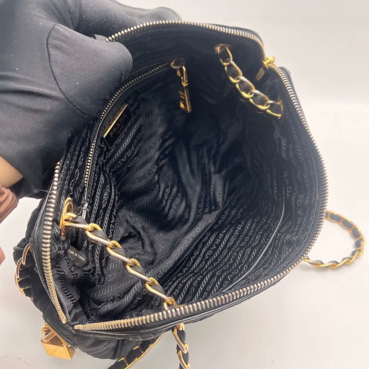 Preloved prada Bag black 25x16cm 46425