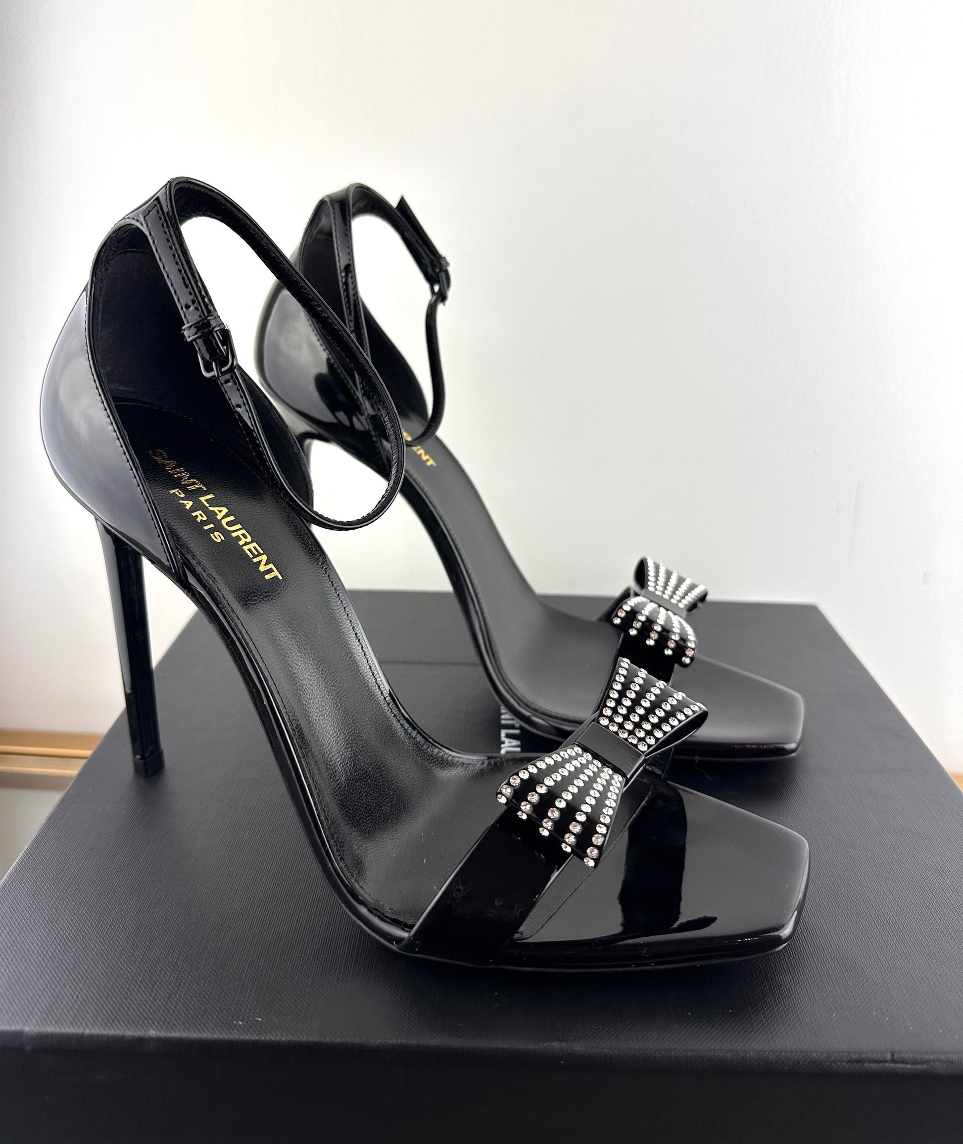 Saint Laurent Vernice Chiffon Lucido Heels