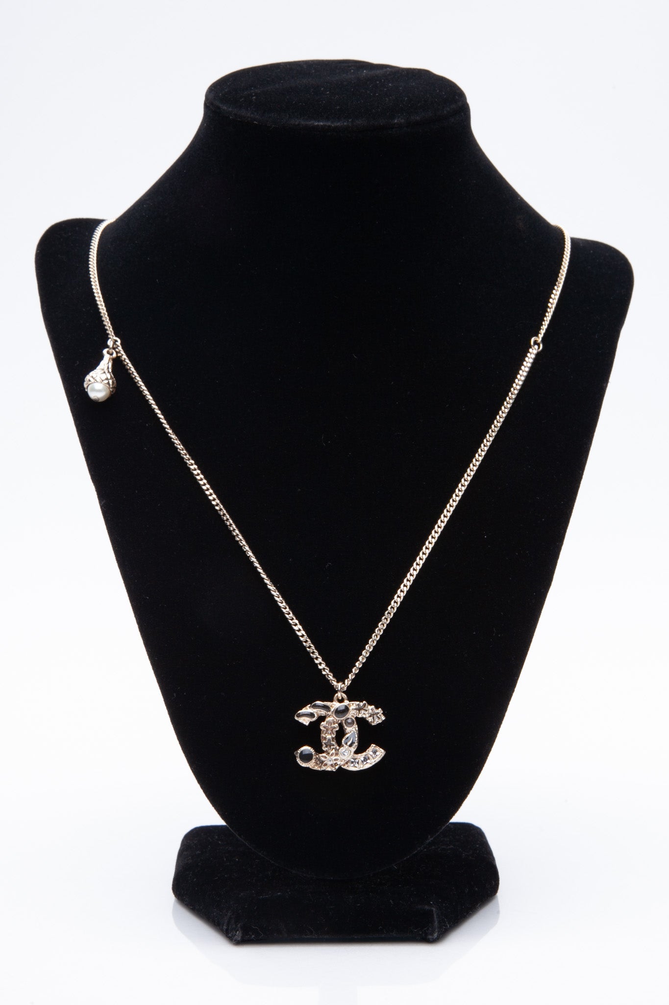CHANEL CC Logo Pearl Crystal and Resin Necklace