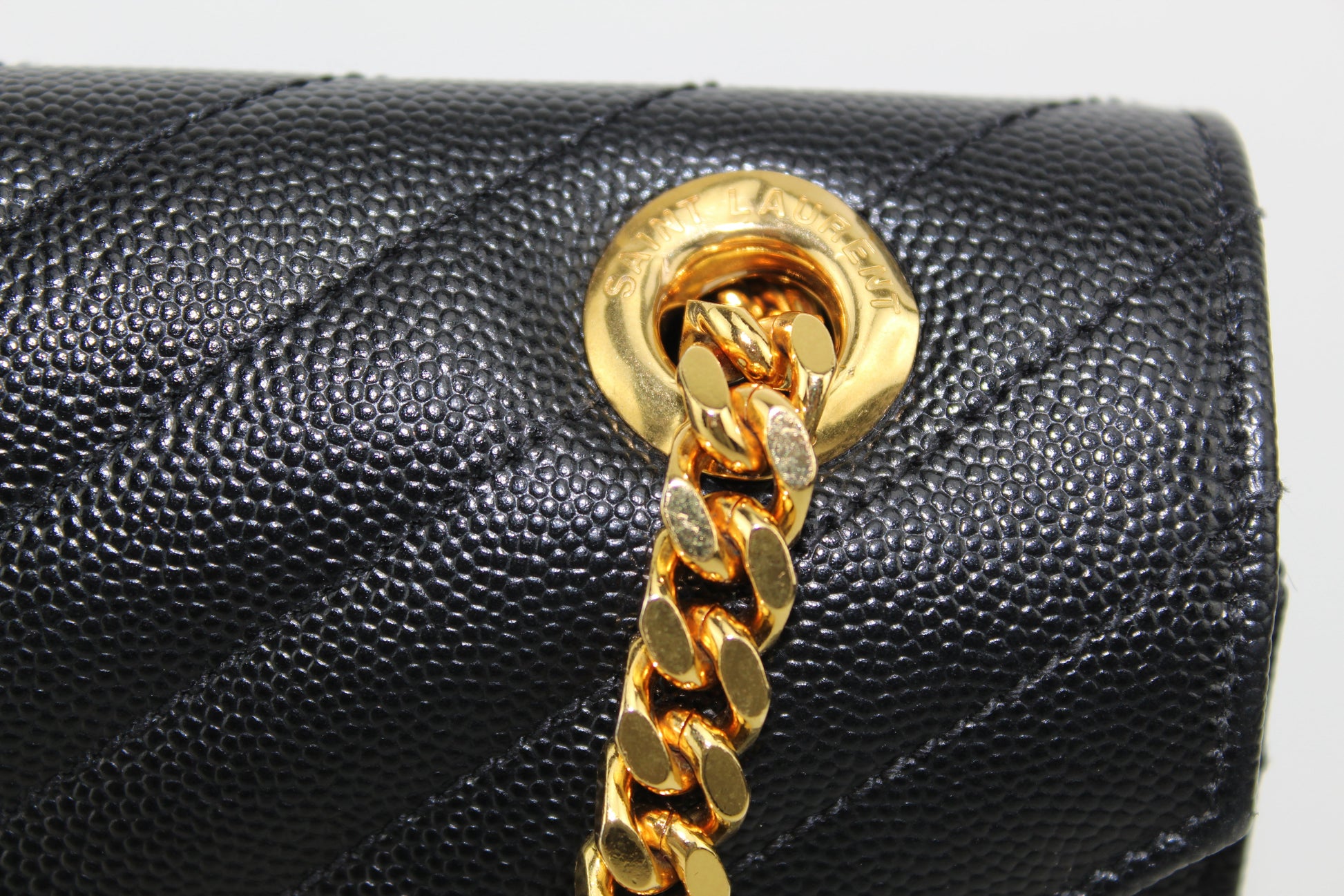 SAINT LAURENT LARGE ENVELOPE GRAIN DE POUDRE CHAIN BAG