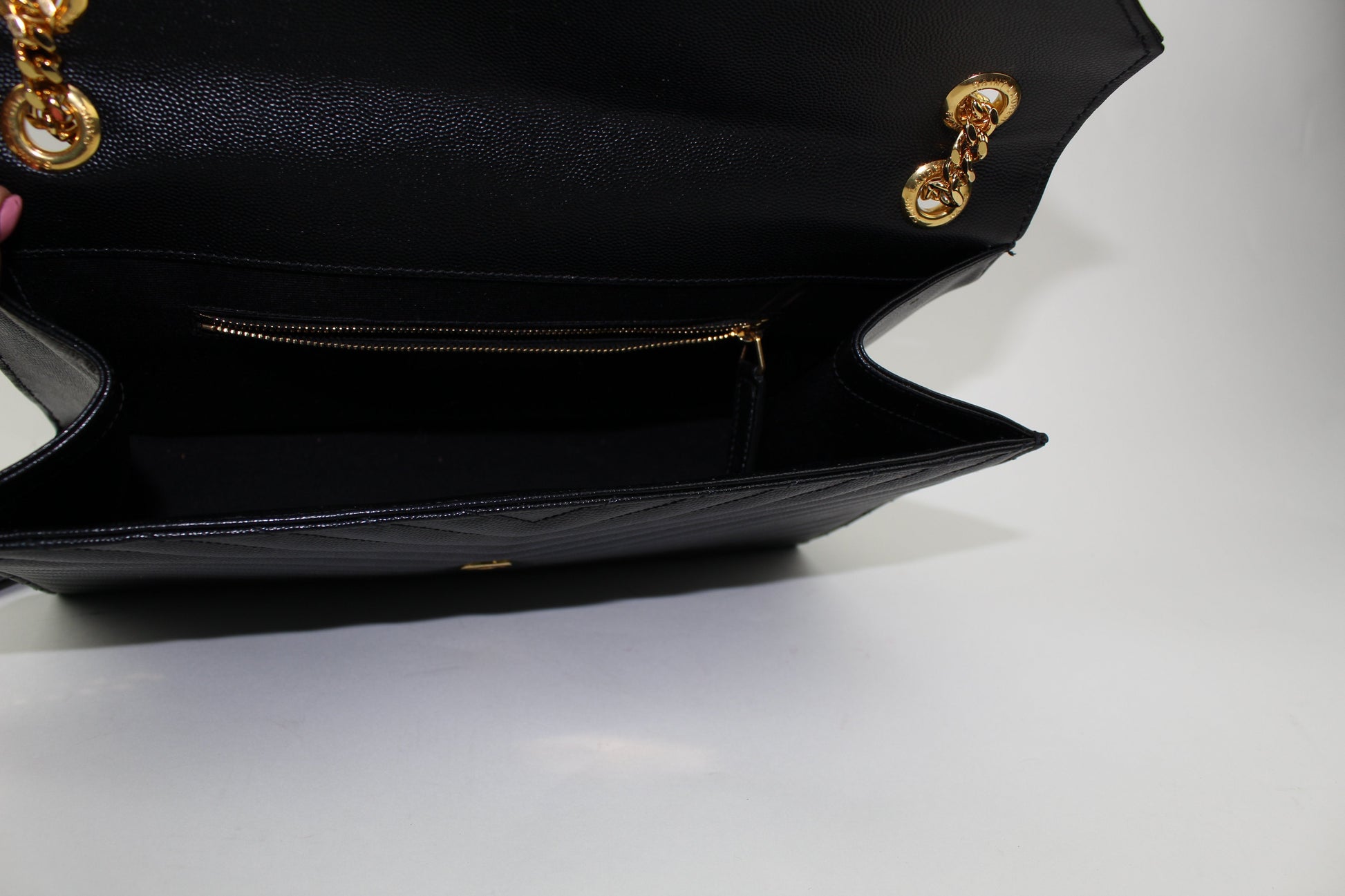 SAINT LAURENT LARGE ENVELOPE GRAIN DE POUDRE CHAIN BAG