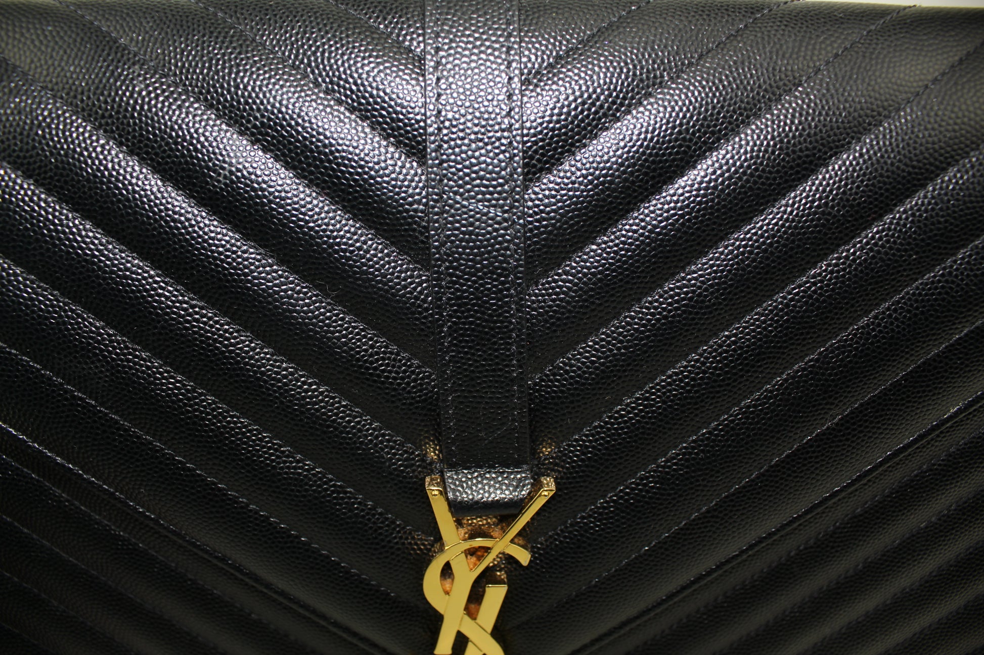 SAINT LAURENT LARGE ENVELOPE GRAIN DE POUDRE CHAIN BAG