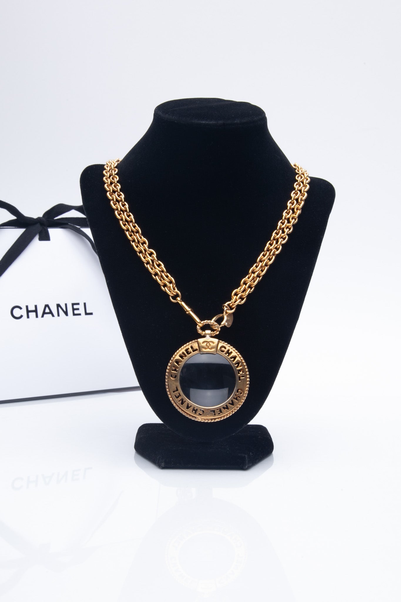 CHANEL Vintage Gold CC Loupe Necklace