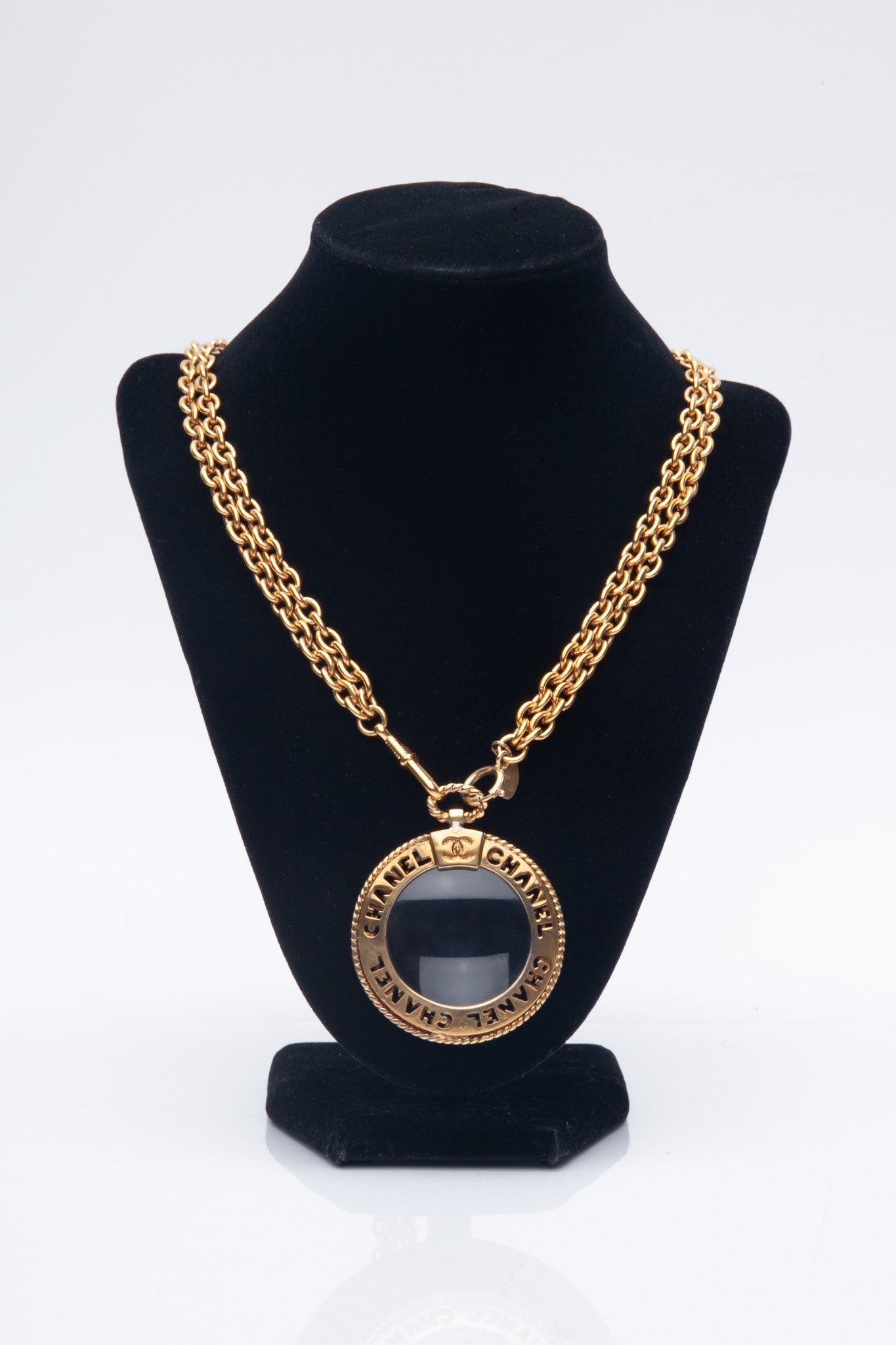 CHANEL Vintage Gold CC Loupe Necklace