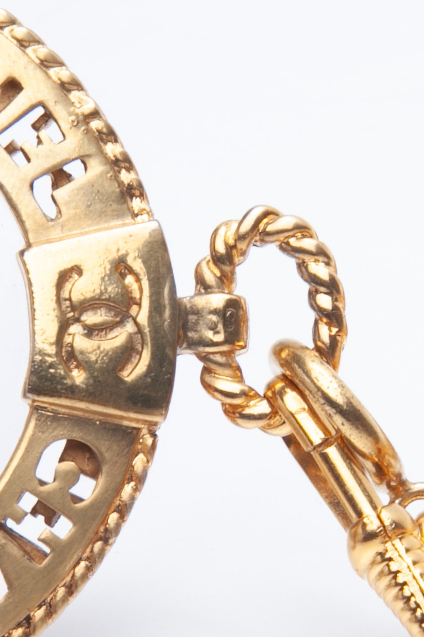 CHANEL Vintage Gold CC Loupe Necklace