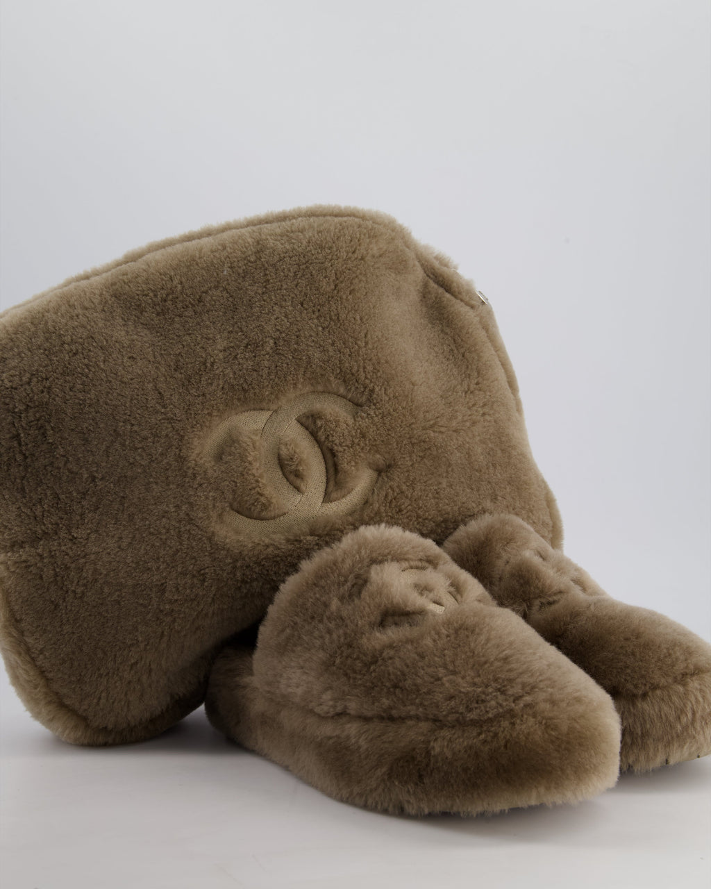 *HOT* Chanel Taupe Brown CC Shearling Platform Mules & Large Make-Up Pouch Size EU 39