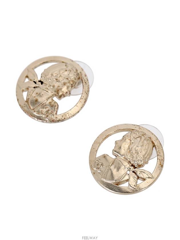 women earrings