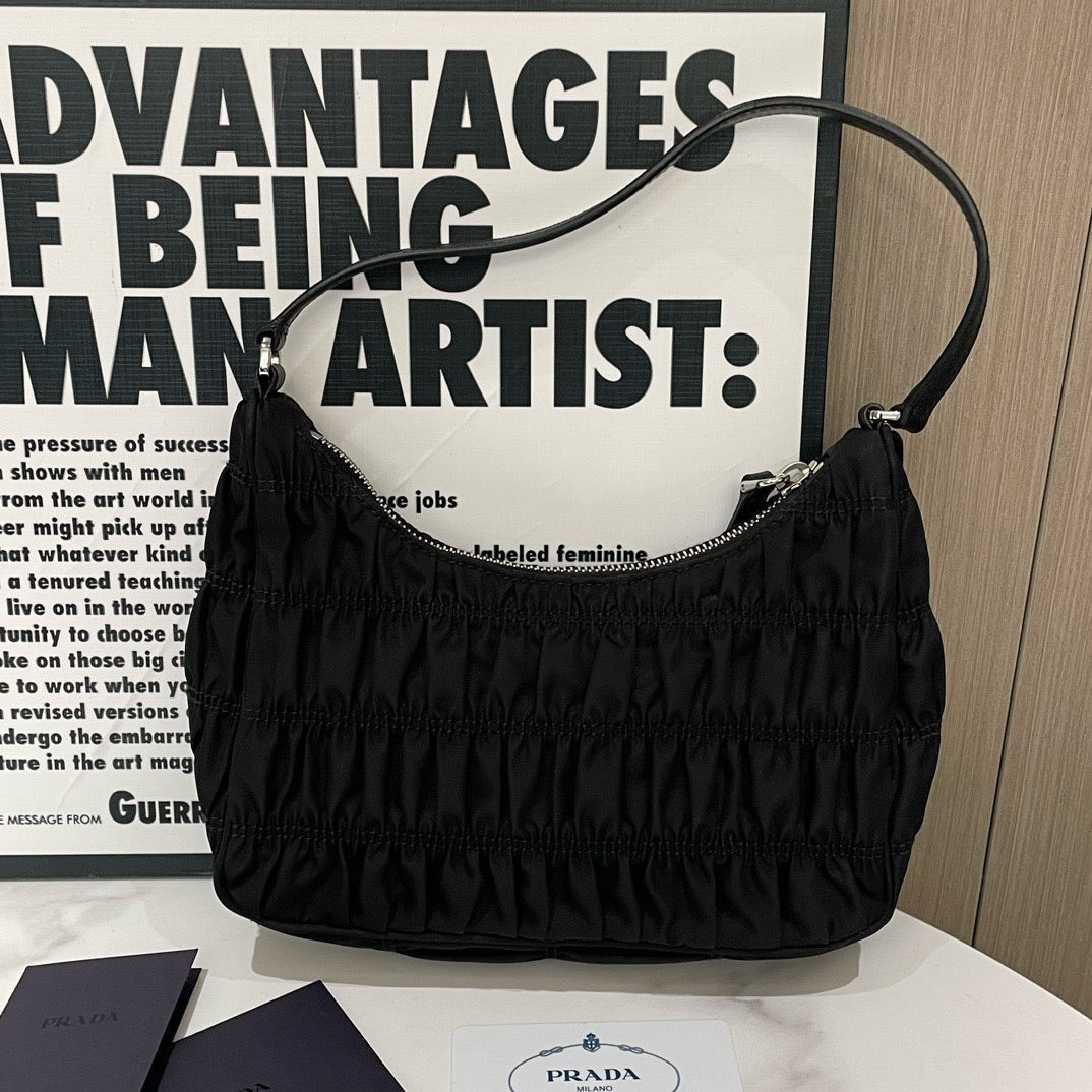Prada Re-Edition 2005 Hobo Shoulder Bag Black Nylon